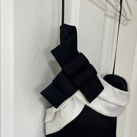 Betsy & Adam Ruffle One‎ Shoulder Scuba Trumpet Gown Black White Size 4 - Picture 6 of 10